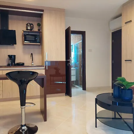 La Dama * Novi Vinodolski