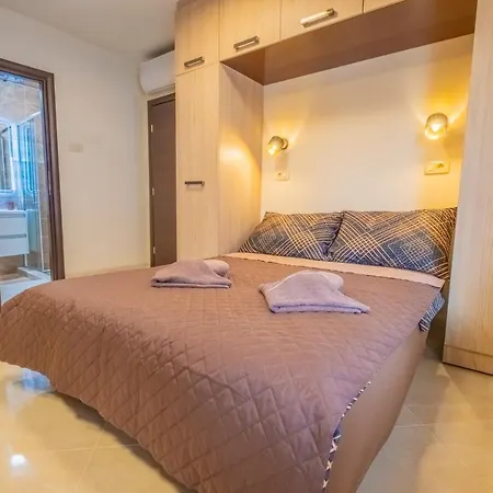 La Dama * Novi Vinodolski